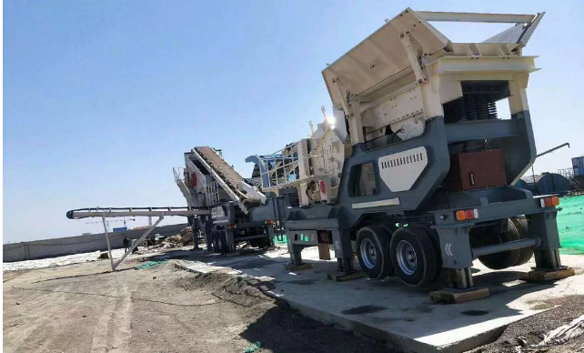 湖北客戶車載移動(dòng)破碎站現(xiàn)場(chǎng)