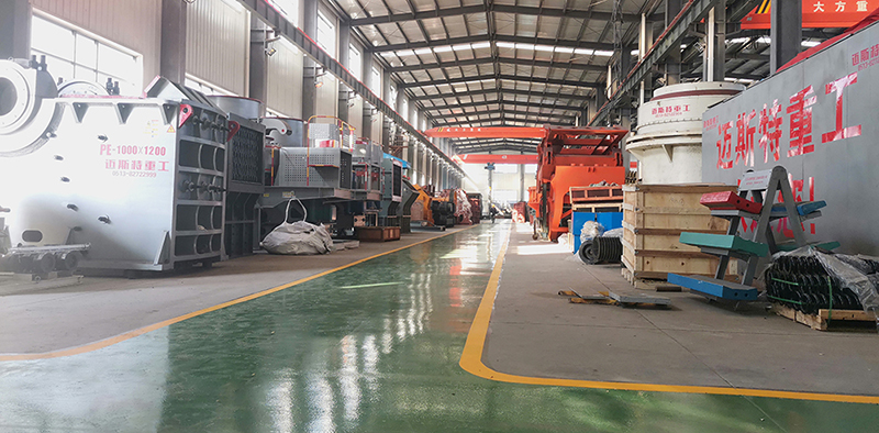 顎式破碎機(jī)廠家車間